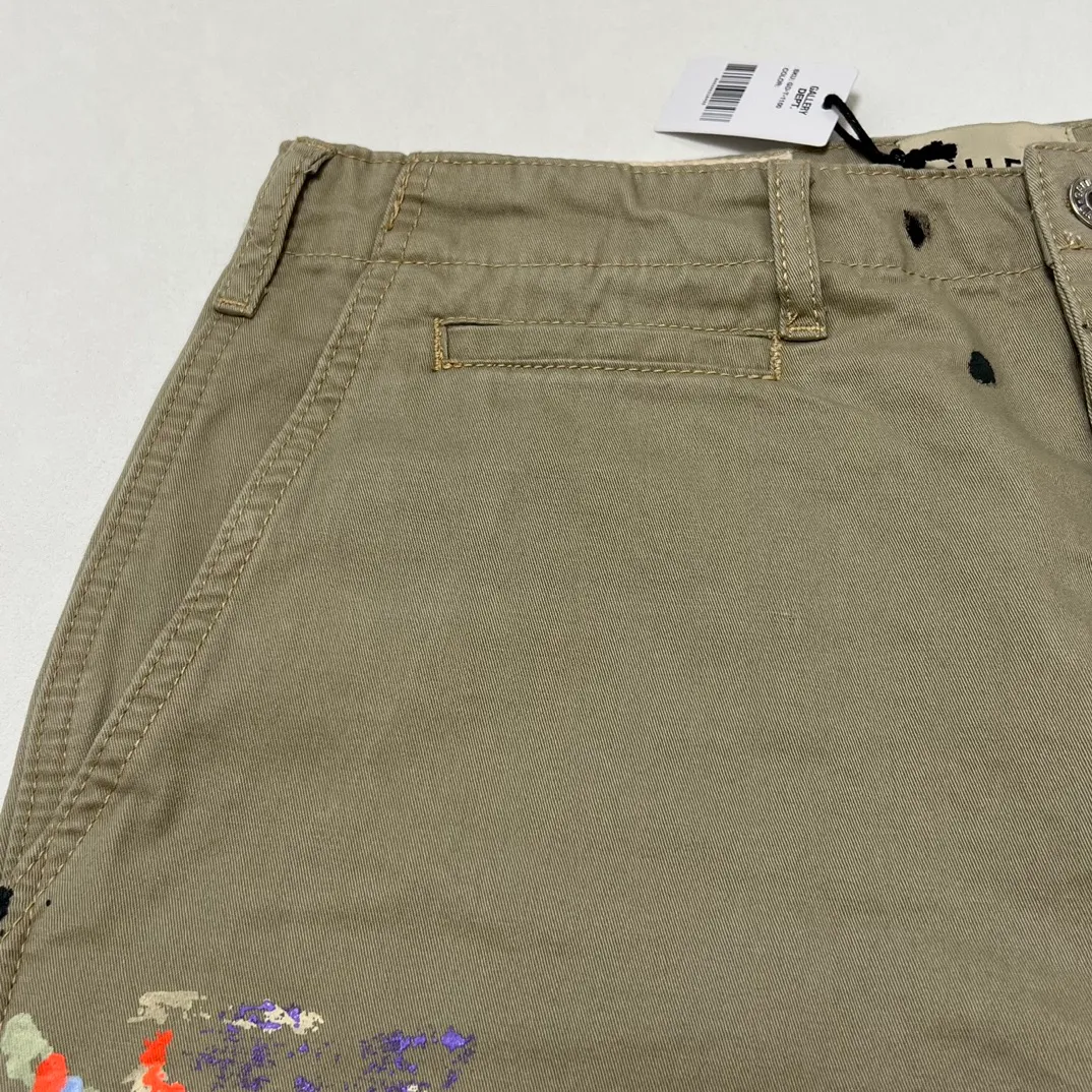 GALLERY DEPT. RICKY SHORT/KHAKI Splash-ink knife-cut khaki work shorts, khaki color 30-32-34-36 code, re-adjusted version, re-washed to make old VINTAGE, hand-made acrylic splash-ink graffiti, genuine cowhide steel stamped LOGO leather tag, original version with LOGO buttons